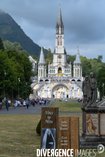 Lourdes foi et business