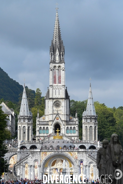 Lourdes foi et business
