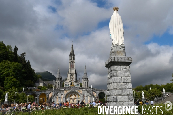 Lourdes foi et business