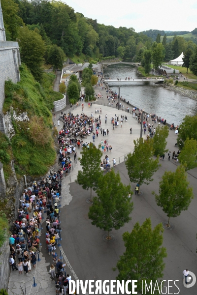 Lourdes foi et business