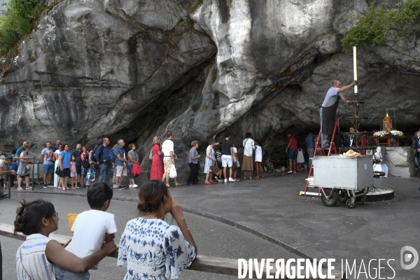 Lourdes foi et business