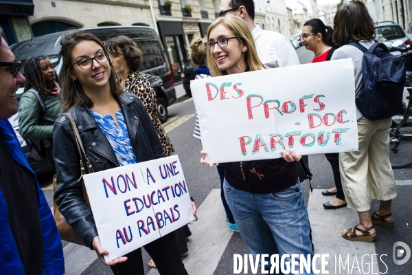 Rassemblement d enseignants en grève.