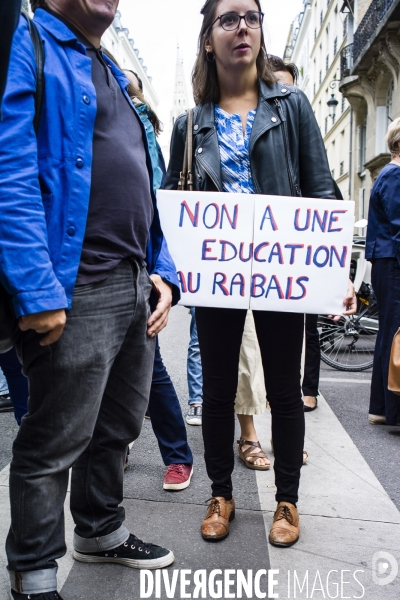 Rassemblement d enseignants en grève.