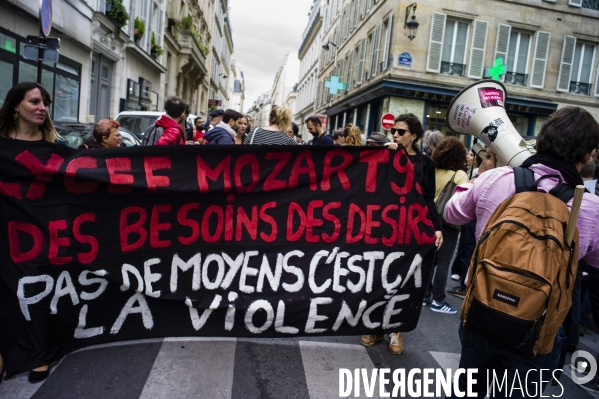 Rassemblement d enseignants en grève.