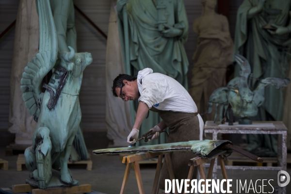 Restauration des seize statues en cuivre (12 apotres et des 4 évangélistes) démontées de la flèche de Notre-Dame avant l incendie sont  en cours de restauration dans les ateliers de la SOCRA.