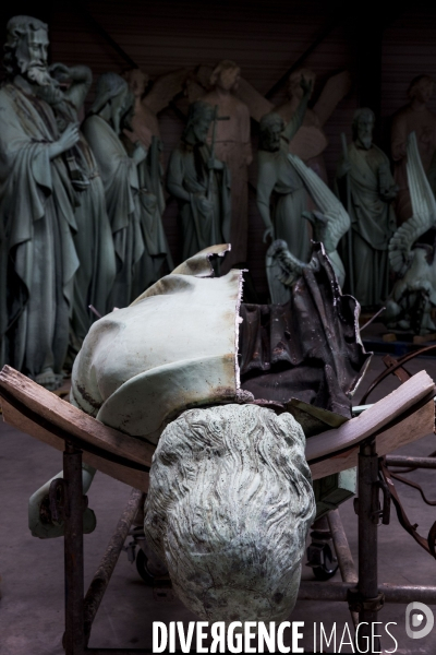 Restauration des seize statues en cuivre (12 apotres et des 4 évangélistes) démontées de la flèche de Notre-Dame avant l incendie sont  en cours de restauration dans les ateliers de la SOCRA.