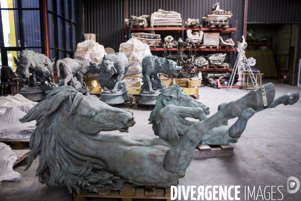 Restauration des seize statues en cuivre (12 apotres et des 4 évangélistes) démontées de la flèche de Notre-Dame avant l incendie sont  en cours de restauration dans les ateliers de la SOCRA.