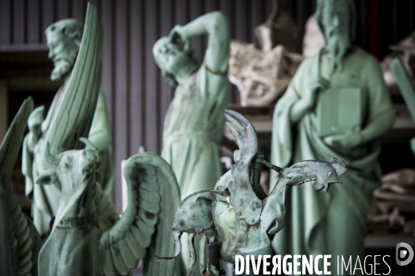 Restauration des seize statues en cuivre (12 apotres et des 4 évangélistes) démontées de la flèche de Notre-Dame avant l incendie sont  en cours de restauration dans les ateliers de la SOCRA.