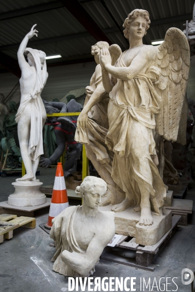 Restauration des seize statues en cuivre (12 apotres et des 4 évangélistes) démontées de la flèche de Notre-Dame avant l incendie sont  en cours de restauration dans les ateliers de la SOCRA.