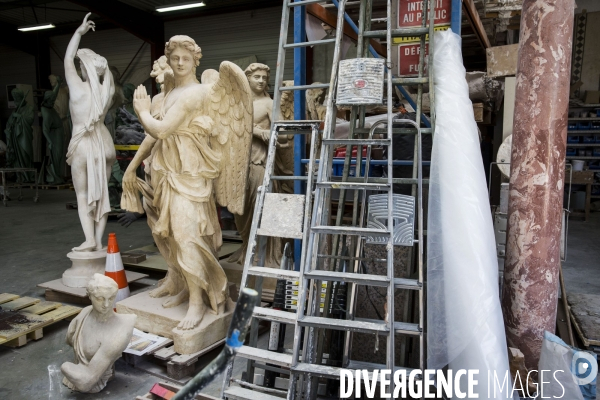 Restauration des seize statues en cuivre (12 apotres et des 4 évangélistes) démontées de la flèche de Notre-Dame avant l incendie sont  en cours de restauration dans les ateliers de la SOCRA.