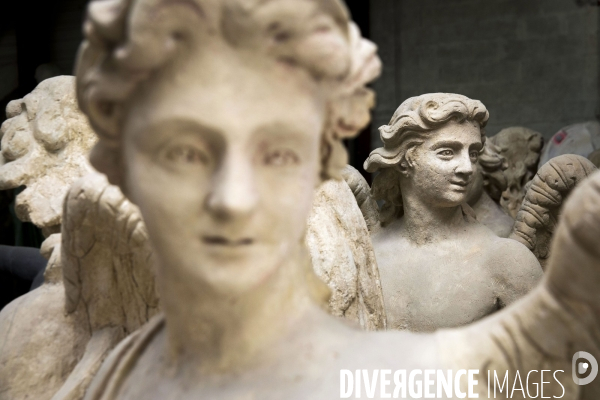 Restauration des seize statues en cuivre (12 apotres et des 4 évangélistes) démontées de la flèche de Notre-Dame avant l incendie sont  en cours de restauration dans les ateliers de la SOCRA.