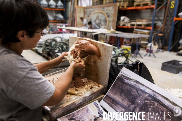 Restauration des seize statues en cuivre (12 apotres et des 4 évangélistes) démontées de la flèche de Notre-Dame avant l incendie sont  en cours de restauration dans les ateliers de la SOCRA.