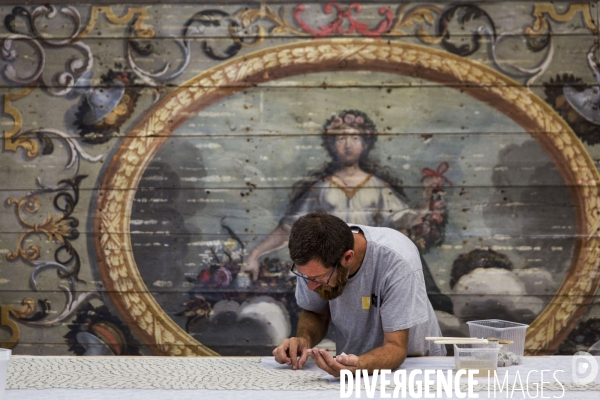 Restauration des seize statues en cuivre (12 apotres et des 4 évangélistes) démontées de la flèche de Notre-Dame avant l incendie sont  en cours de restauration dans les ateliers de la SOCRA.