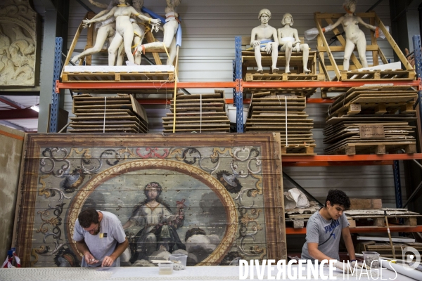 Restauration des seize statues en cuivre (12 apotres et des 4 évangélistes) démontées de la flèche de Notre-Dame avant l incendie sont  en cours de restauration dans les ateliers de la SOCRA.