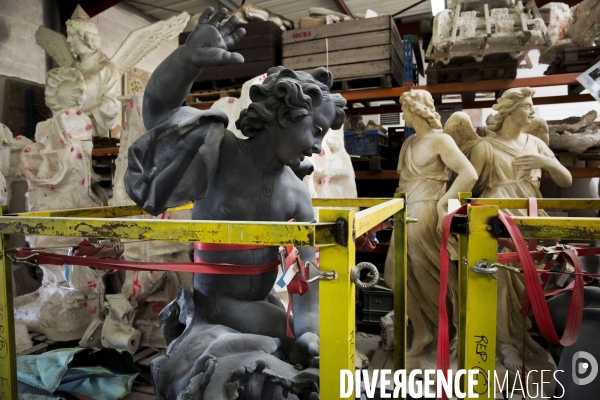 Restauration des seize statues en cuivre (12 apotres et des 4 évangélistes) démontées de la flèche de Notre-Dame avant l incendie sont  en cours de restauration dans les ateliers de la SOCRA.