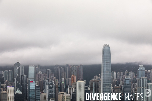 HONG KONG dans les nuages.