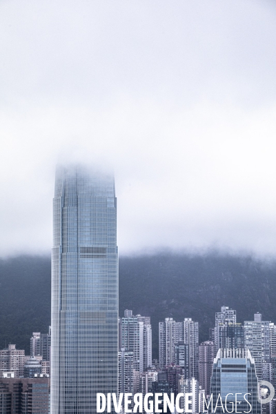 HONG KONG dans les nuages.