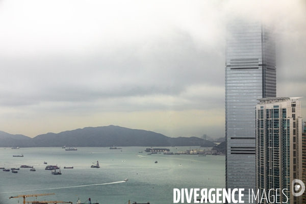 HONG KONG dans les nuages.