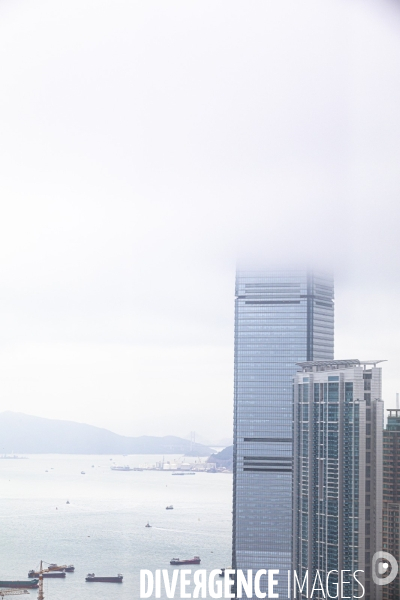 HONG KONG dans les nuages.