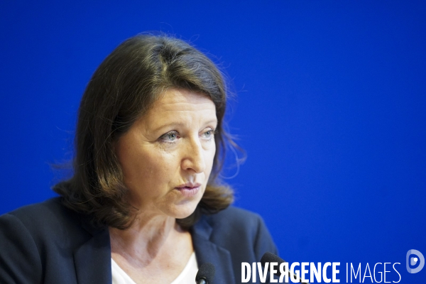 Agnès BUZYN présente son pacte de refondation des urgences aux partenaires sociaux et à la presse.