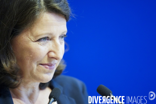 Agnès BUZYN présente son pacte de refondation des urgences aux partenaires sociaux et à la presse.