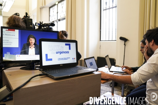 Agnès BUZYN présente son pacte de refondation des urgences aux partenaires sociaux et à la presse.