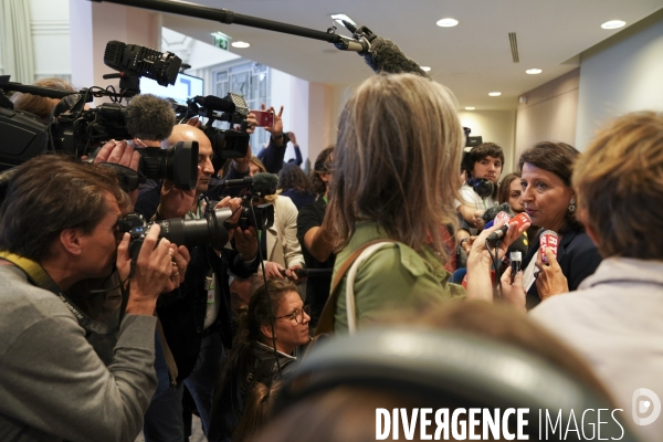 Agnès BUZYN présente son pacte de refondation des urgences aux partenaires sociaux et à la presse.