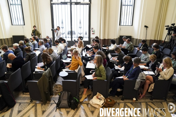 Agnès BUZYN présente son pacte de refondation des urgences aux partenaires sociaux et à la presse.
