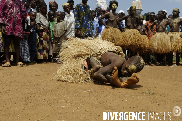 TOGO : Culte vaudou du dieu guerrier KOKOU