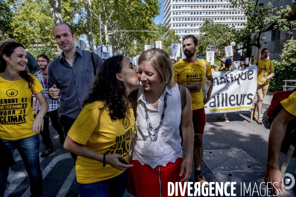 Manifestation et procès des Décrocheurs du portrait d Emmanuel Macron.