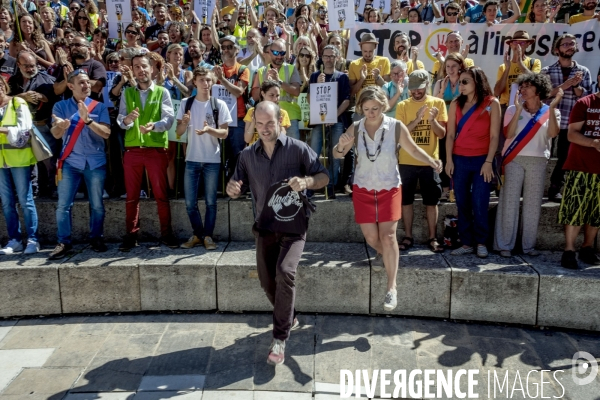 Manifestation et procès des Décrocheurs du portrait d Emmanuel Macron.