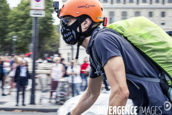 Paris - Mobilites douces par temps de particules fines