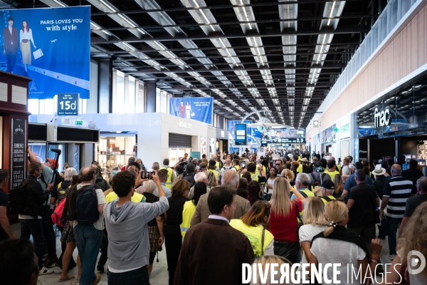 Manifestation des Gilets Jaunes à Orly contre la privatisation de ADP