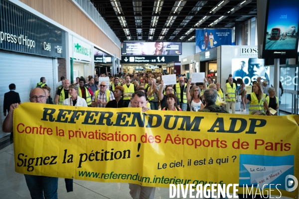 Manifestation des Gilets Jaunes à Orly contre la privatisation de ADP