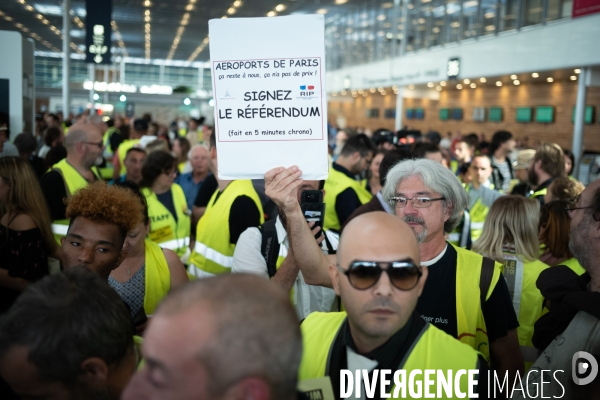 Manifestation des Gilets Jaunes à Orly contre la privatisation de ADP