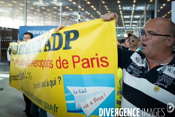 Manifestation des Gilets Jaunes à Orly contre la privatisation de ADP