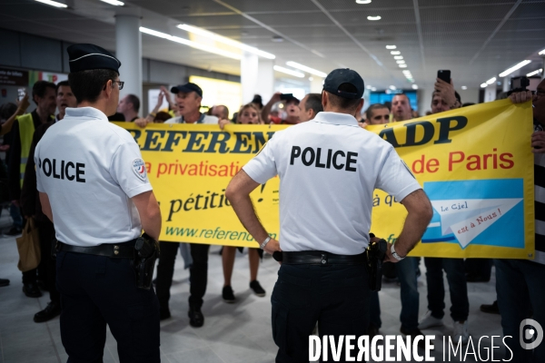 Manifestation des Gilets Jaunes à Orly contre la privatisation de ADP