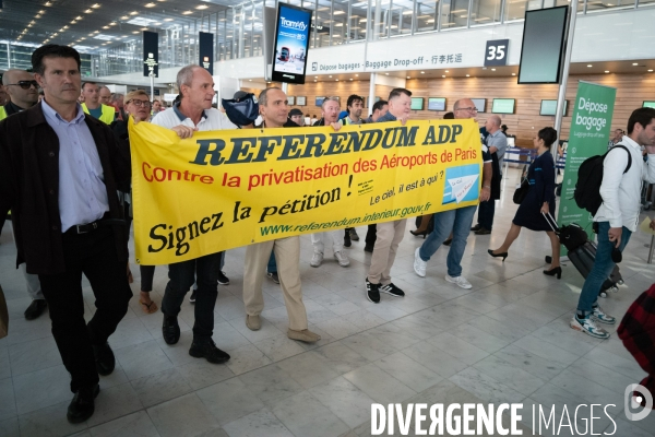 Manifestation des Gilets Jaunes à Orly contre la privatisation de ADP