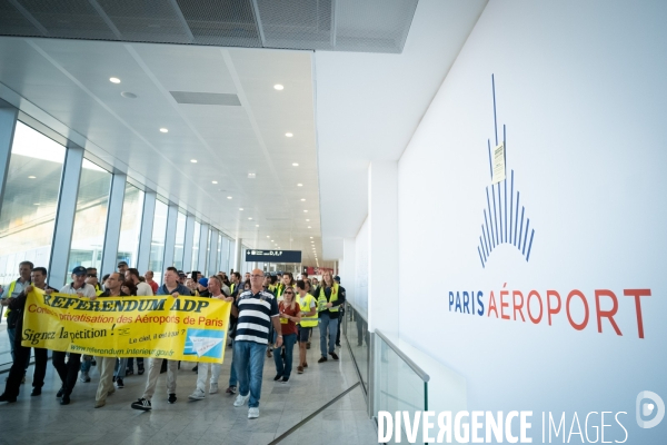 Manifestation des Gilets Jaunes à Orly contre la privatisation de ADP