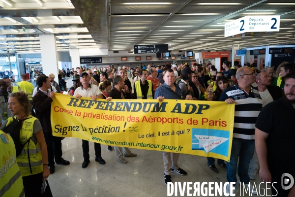 Manifestation des Gilets Jaunes à Orly contre la privatisation de ADP