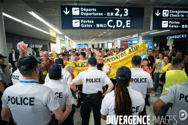 Manifestation des Gilets Jaunes à Orly contre la privatisation de ADP