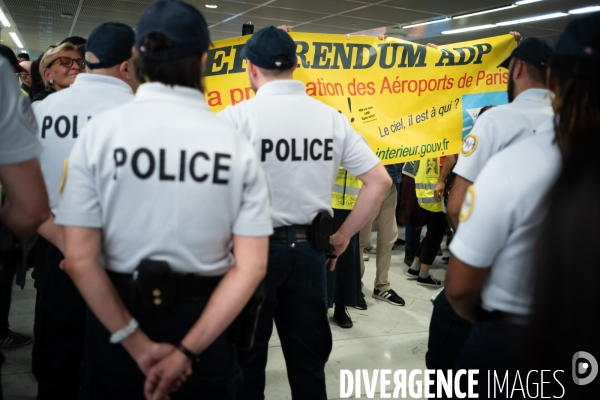 Manifestation des Gilets Jaunes à Orly contre la privatisation de ADP