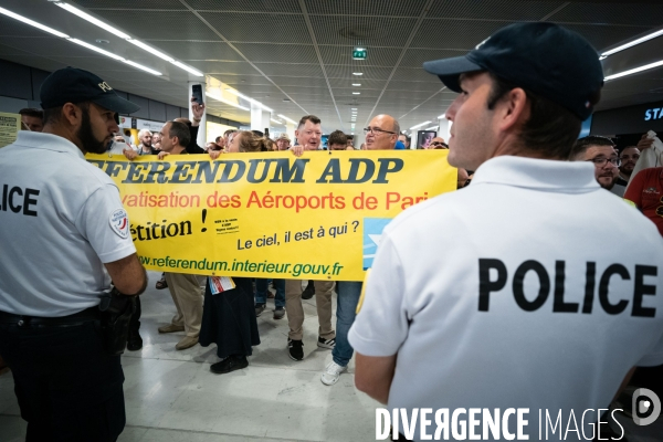 Manifestation des Gilets Jaunes à Orly contre la privatisation de ADP