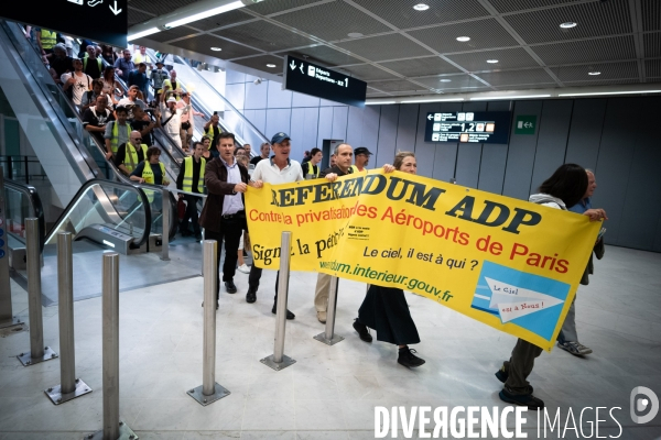 Manifestation des Gilets Jaunes à Orly contre la privatisation de ADP