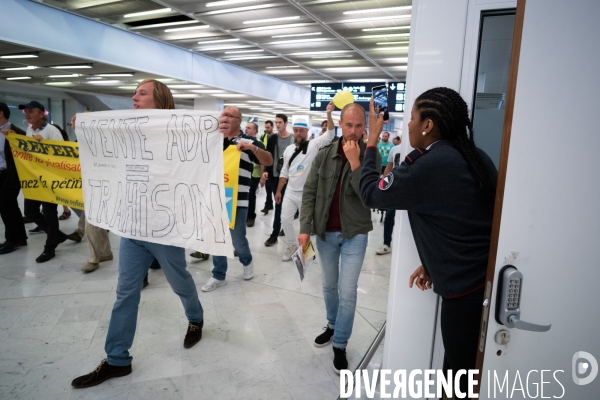 Manifestation des Gilets Jaunes à Orly contre la privatisation de ADP