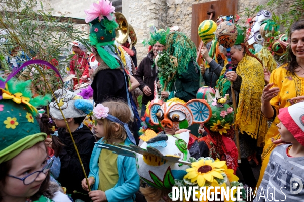 Le Carnaval Touf Ensemble contre les pesticides et les désherbants en ville # Acte 02