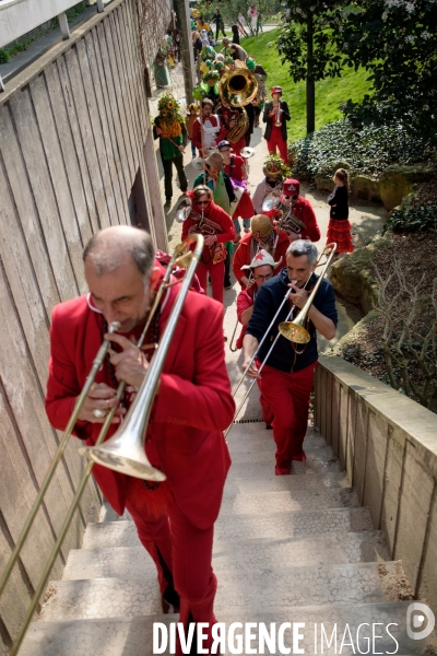 Le Carnaval Touf Ensemble contre les pesticides et les désherbants en ville # Acte 02