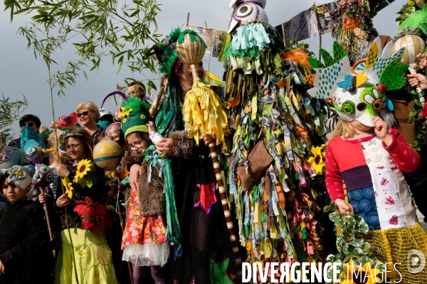 Le Carnaval Touf Ensemble contre les pesticides et les désherbants en ville # Acte 02