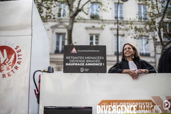 Manifestation des professions libérales contre le régime de retraites universel