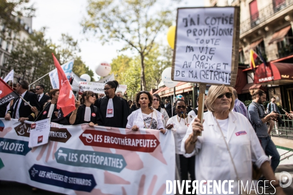 Manifestation des professions libérales contre le régime de retraites universel